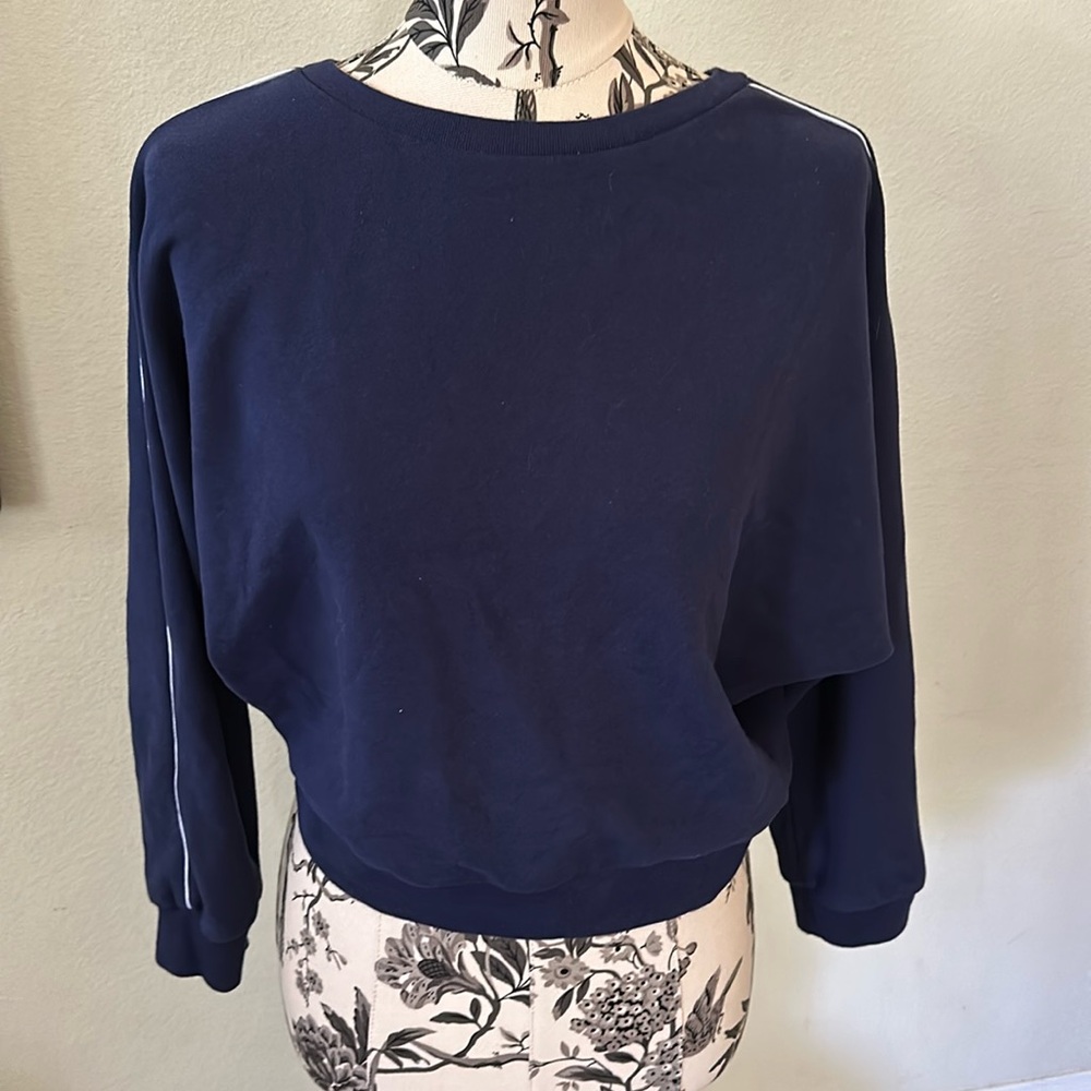 Levi’s Cropped Sweatshirt Navy Blue With White Pinstripe Down Arms - Picture 3 of 5